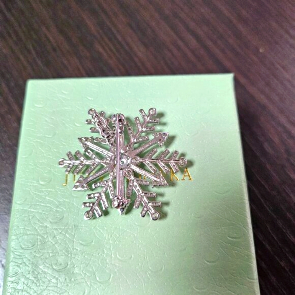 Judith Ripka Snowflake Pendant Brooch - Picture 4 of 4